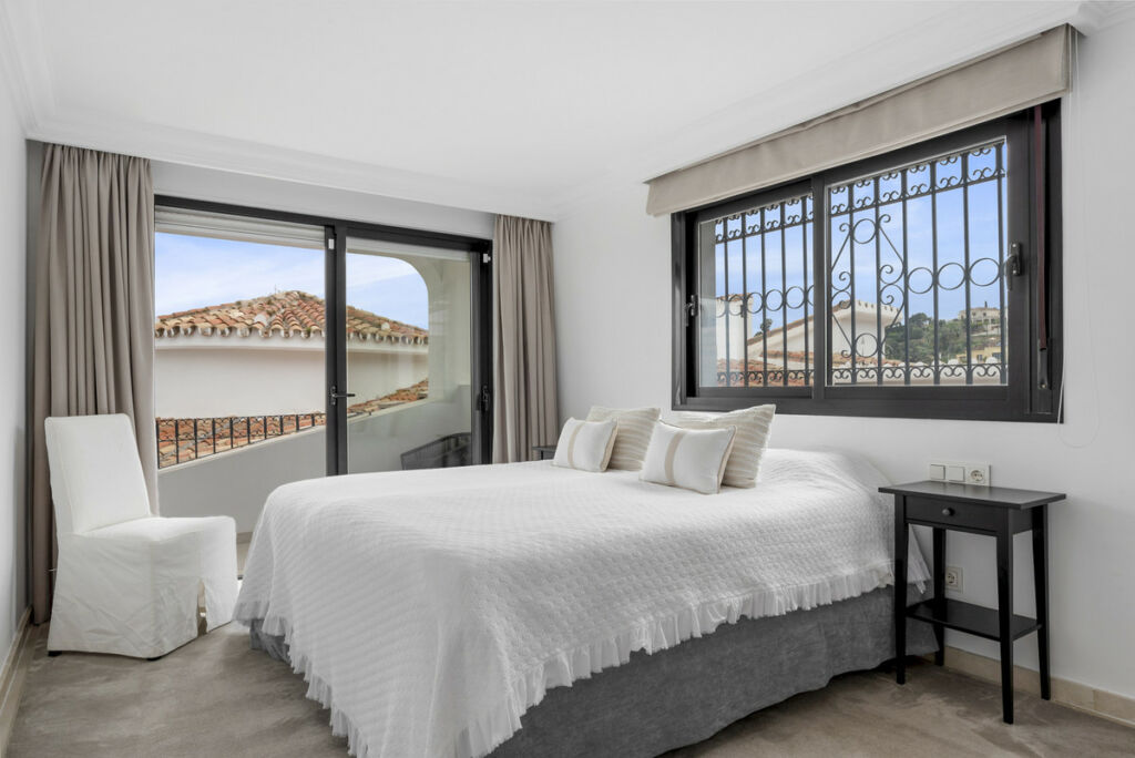 Detached Villa Benahavís Málaga - image 30