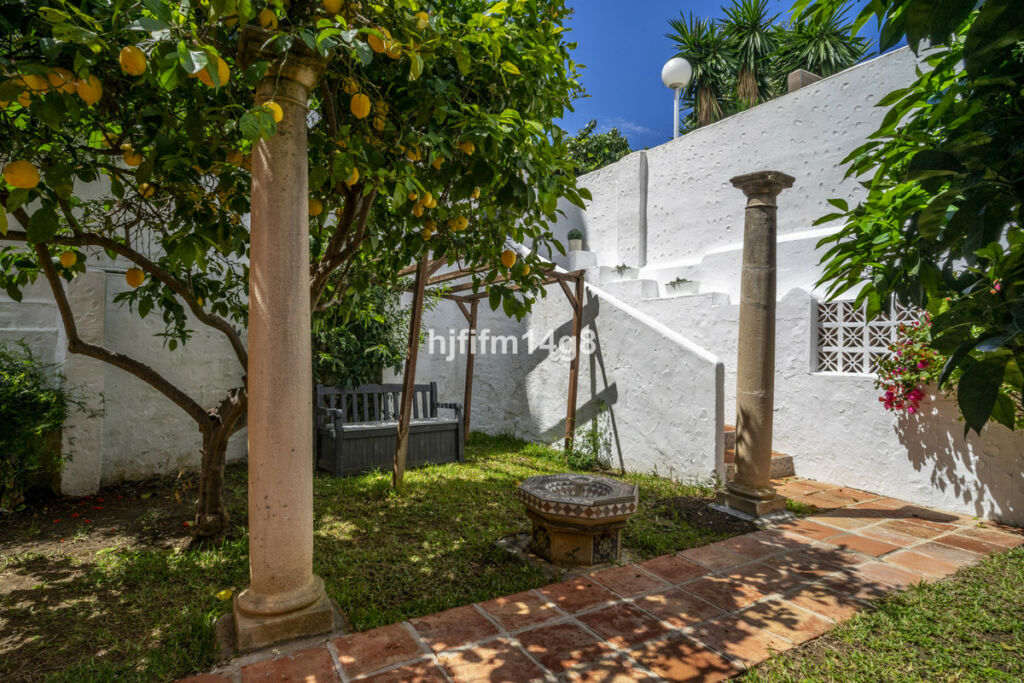 Detached Villa Nueva Andalucía Málaga - image 29