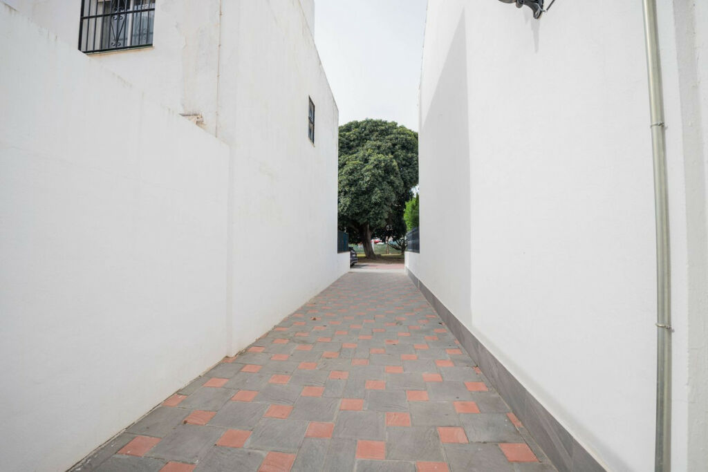 Townhouse Fuengirola Málaga - image 29