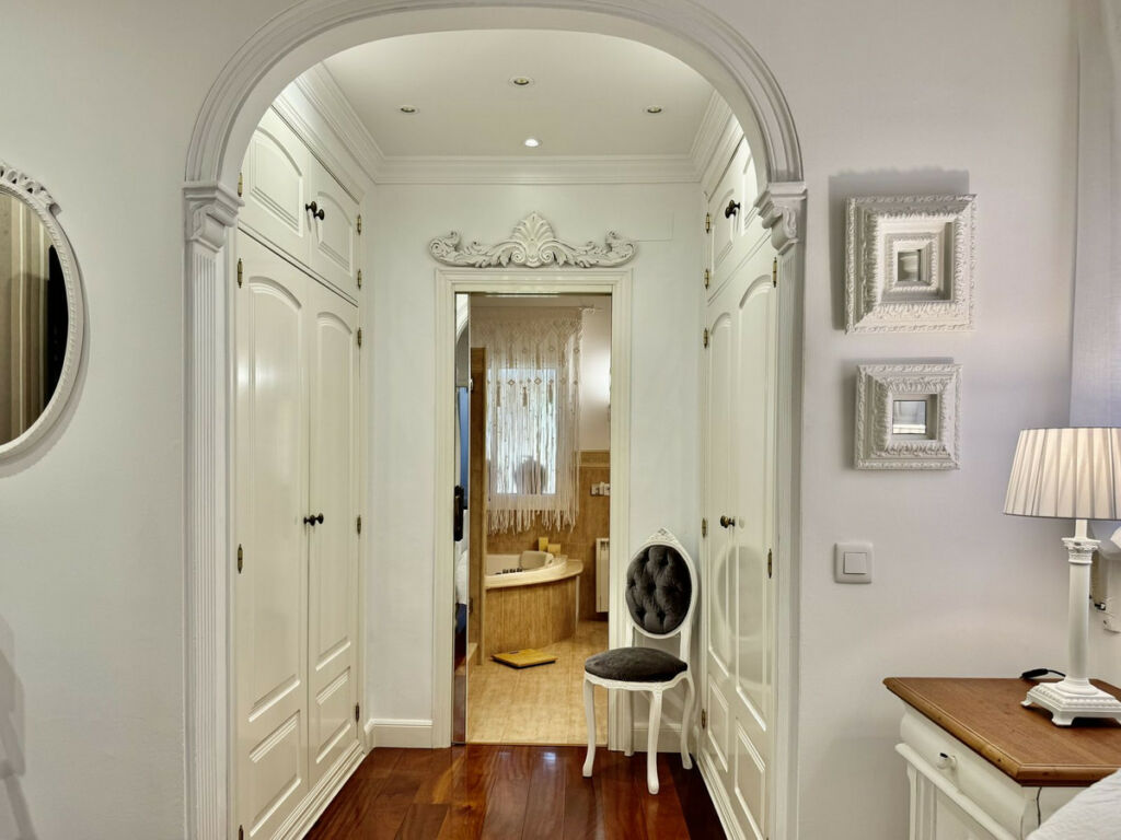 Detached Villa Sierrezuela Málaga - image 23