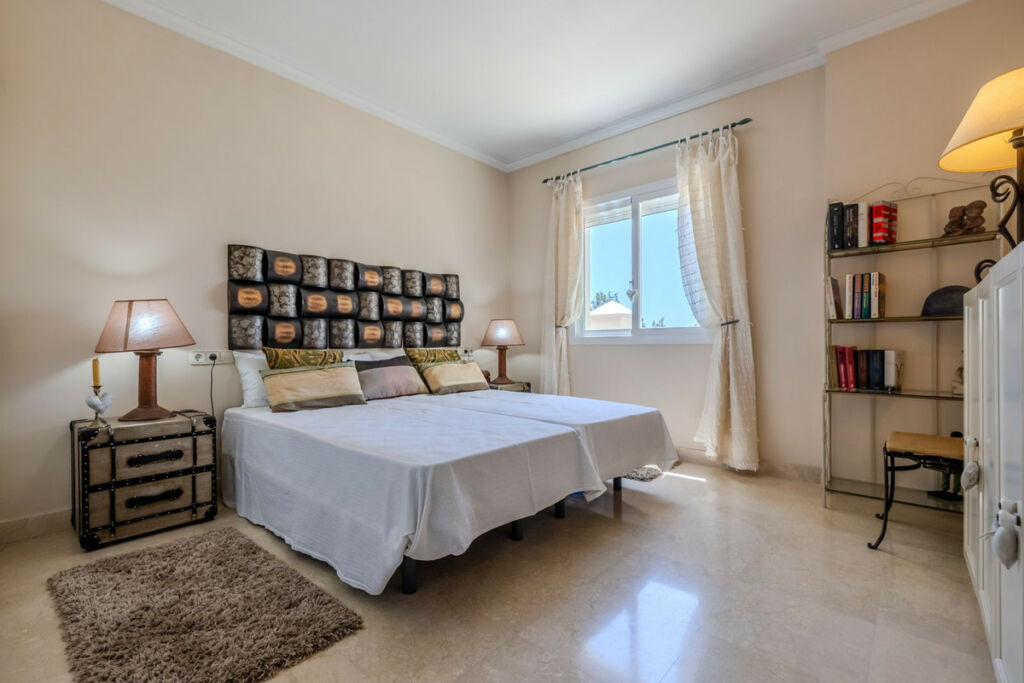 Ground Floor Apartment Río Real Málaga - image 29