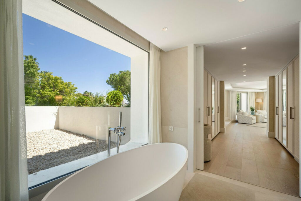 Detached Villa Nagüeles Málaga - image 28