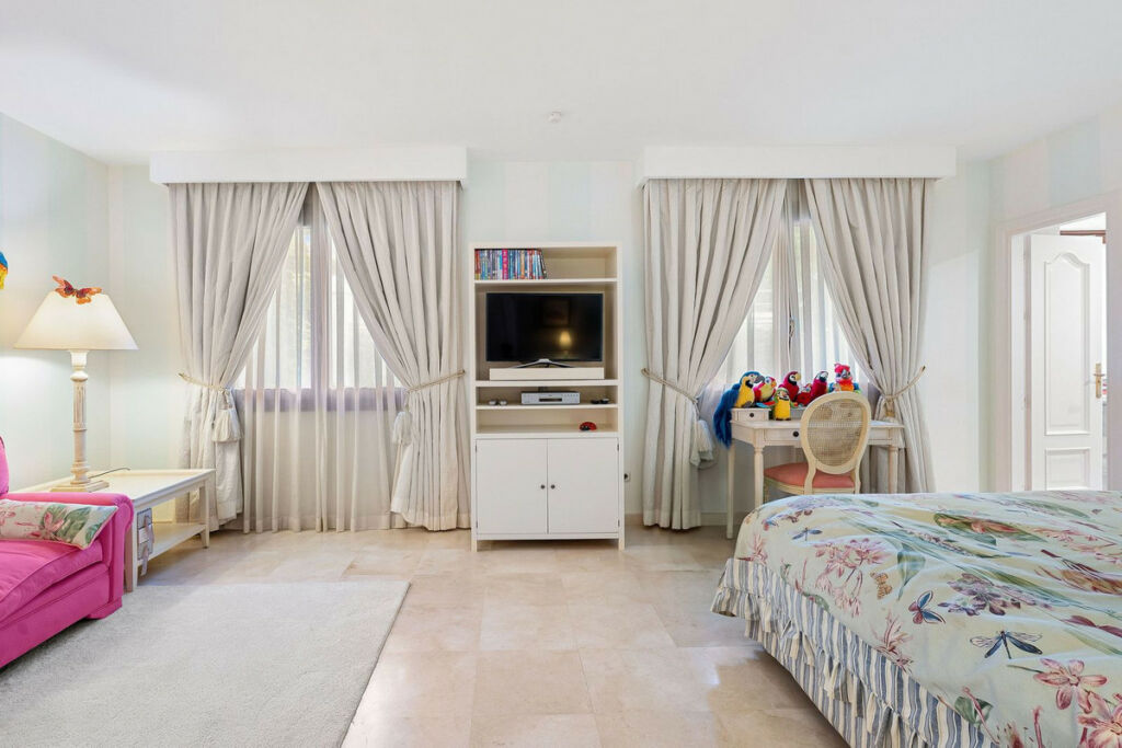 Detached Villa Nueva Andalucía Málaga - image 29