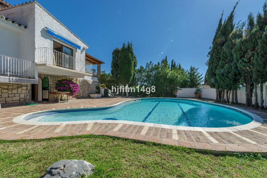 Detached Villa Nueva Andalucía Málaga - image 29