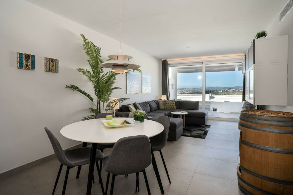 Middle Floor Apartment Torreblanca Málaga - image 3