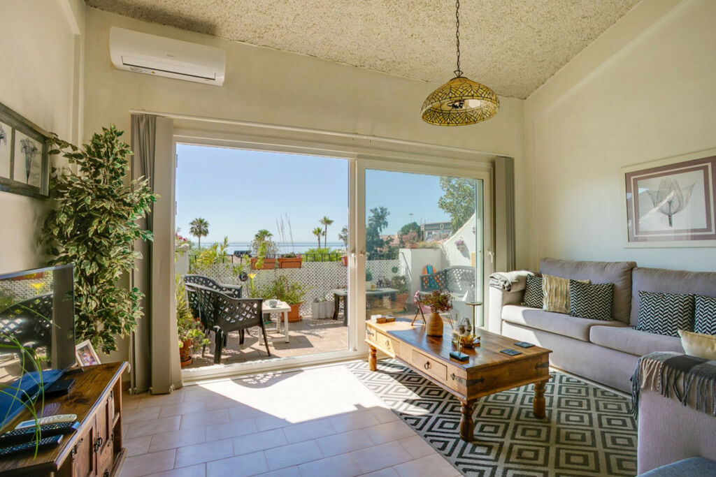 Top Floor Apartment Estepona Málaga - image 3