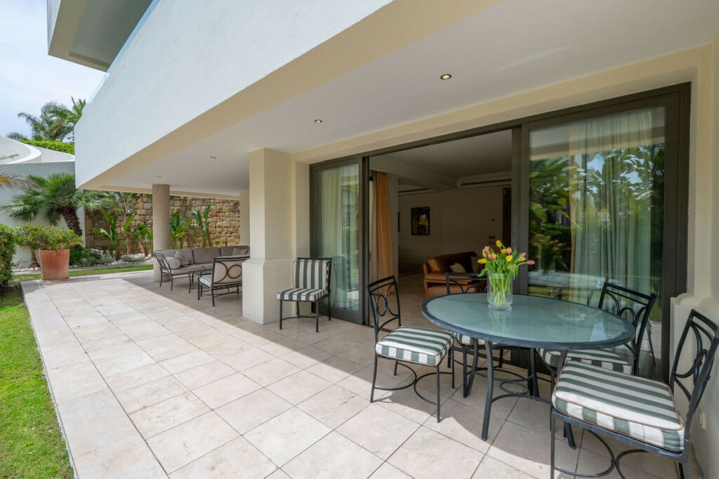 Ground Floor Apartment Los Monteros Málaga - image 3