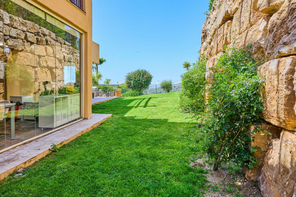 Ground Floor Apartment Benahavís Málaga - image 2
