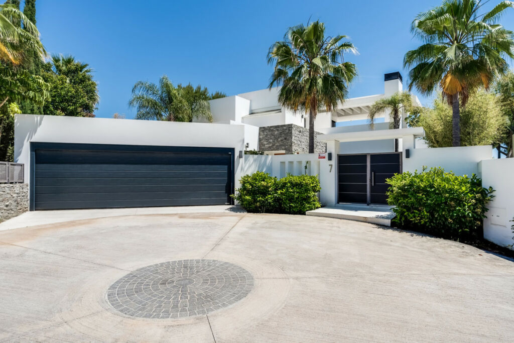 Detached Villa The Golden Mile Málaga - image 57