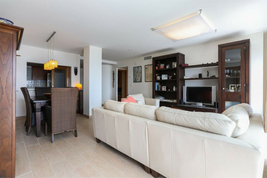 Middle Floor Apartment Torrevieja Alicante - image 3
