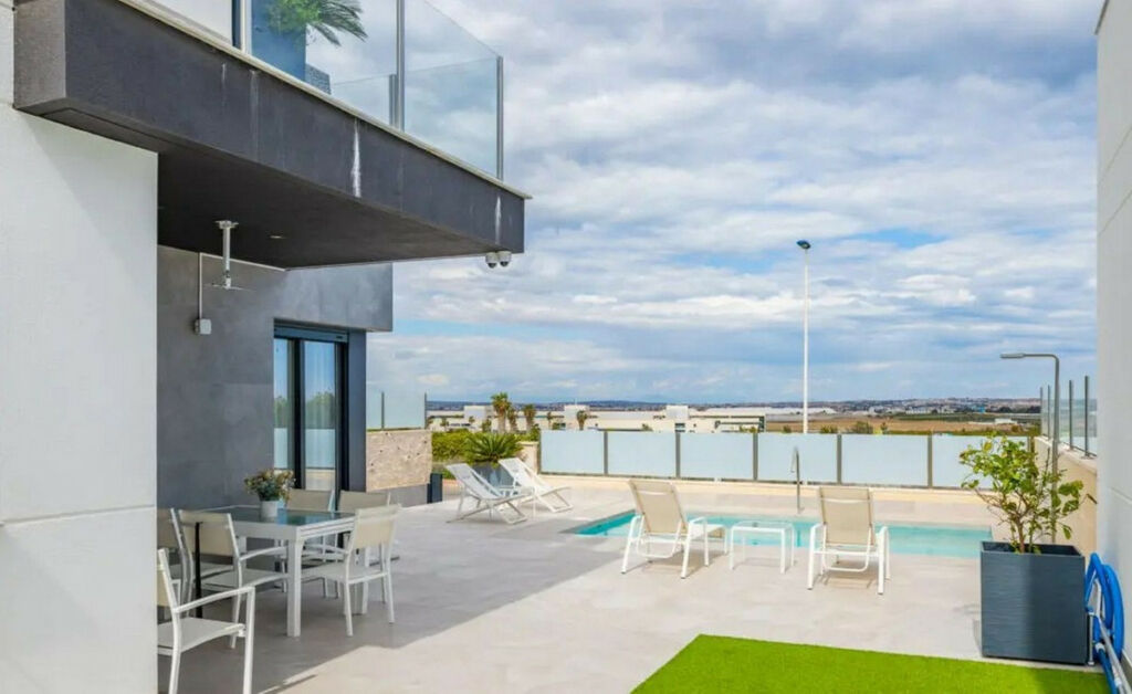 Detached Villa Los Balcones Alicante - image 4