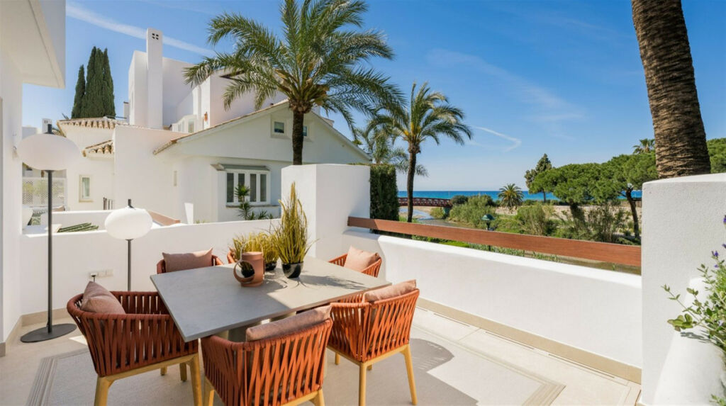 Middle Floor Apartment Los Monteros Málaga - image 3