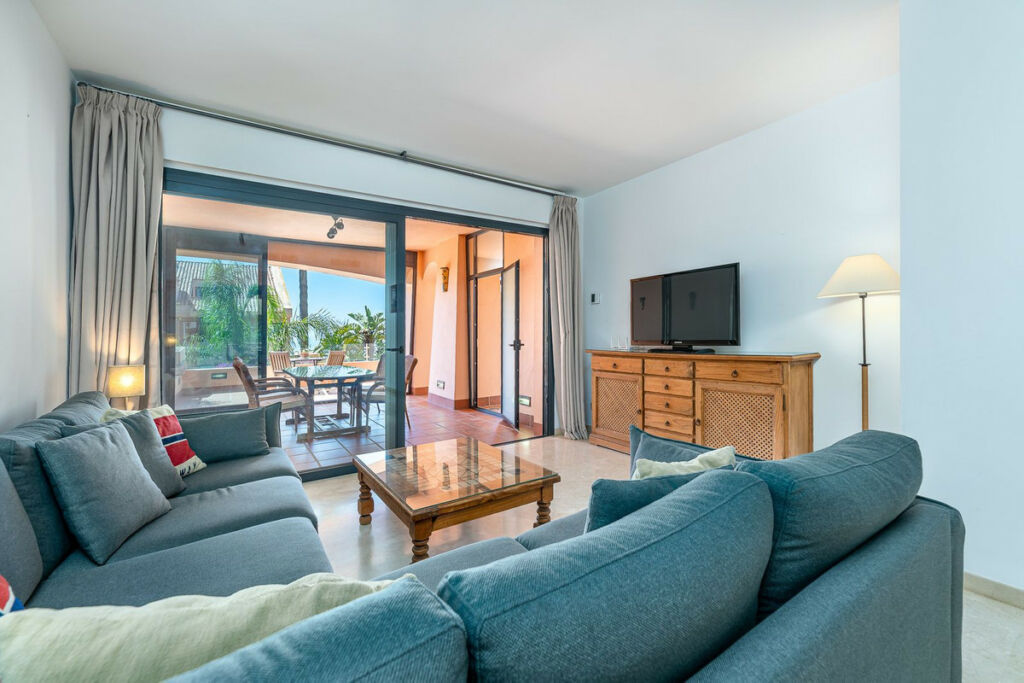 Ground Floor Apartment Calahonda Málaga - image 4