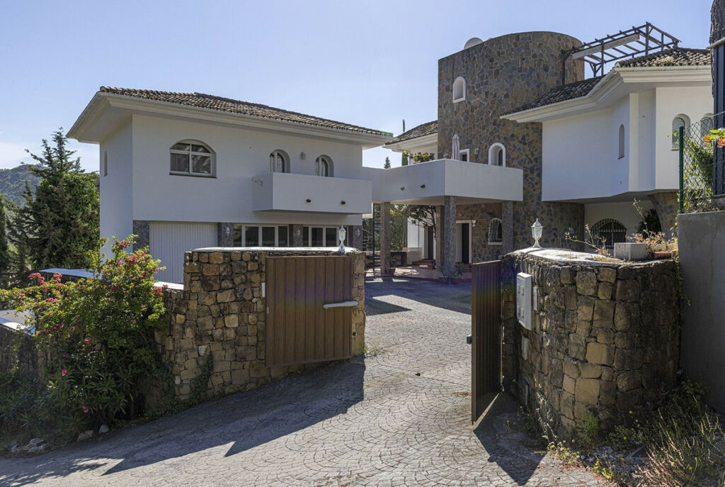 Detached Villa Benahavís Málaga - image 3