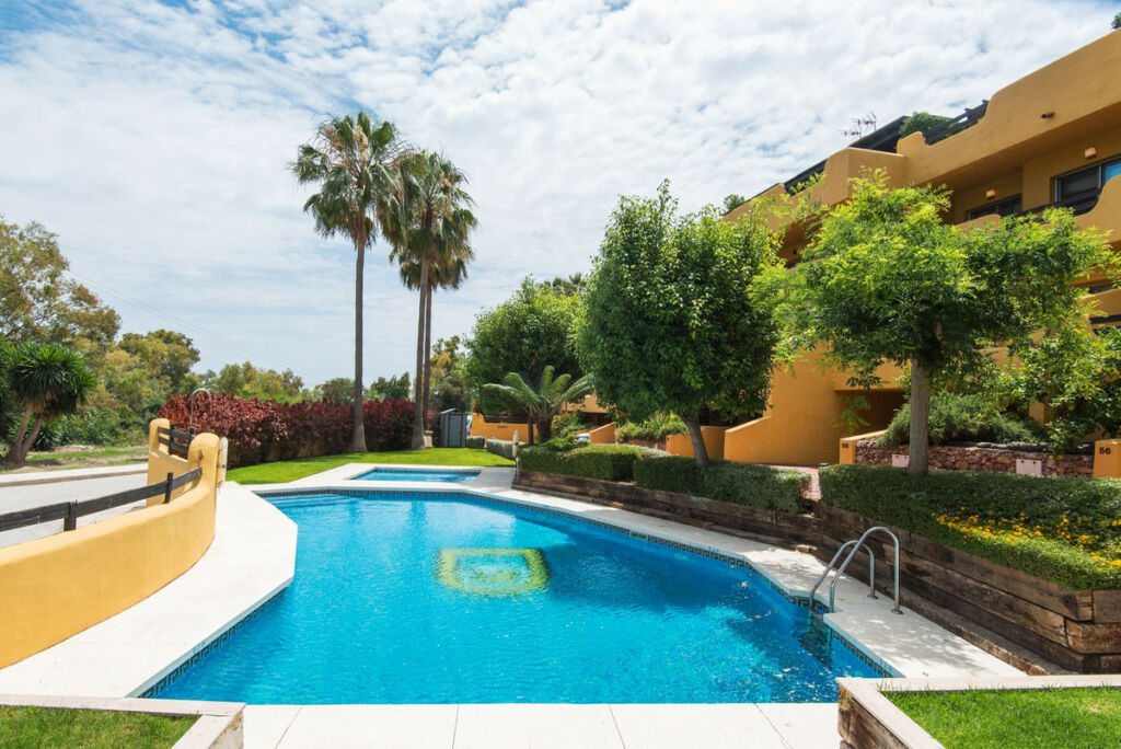 Townhouse Nagüeles Málaga - image 3