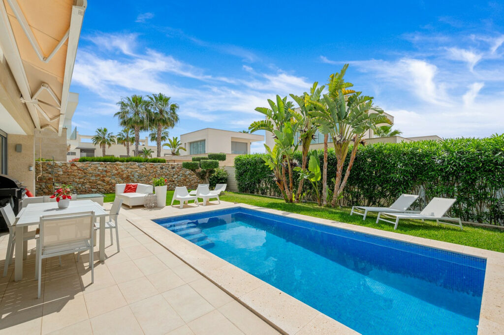 Detached Villa Vista Bella Golf Alicante - image 3