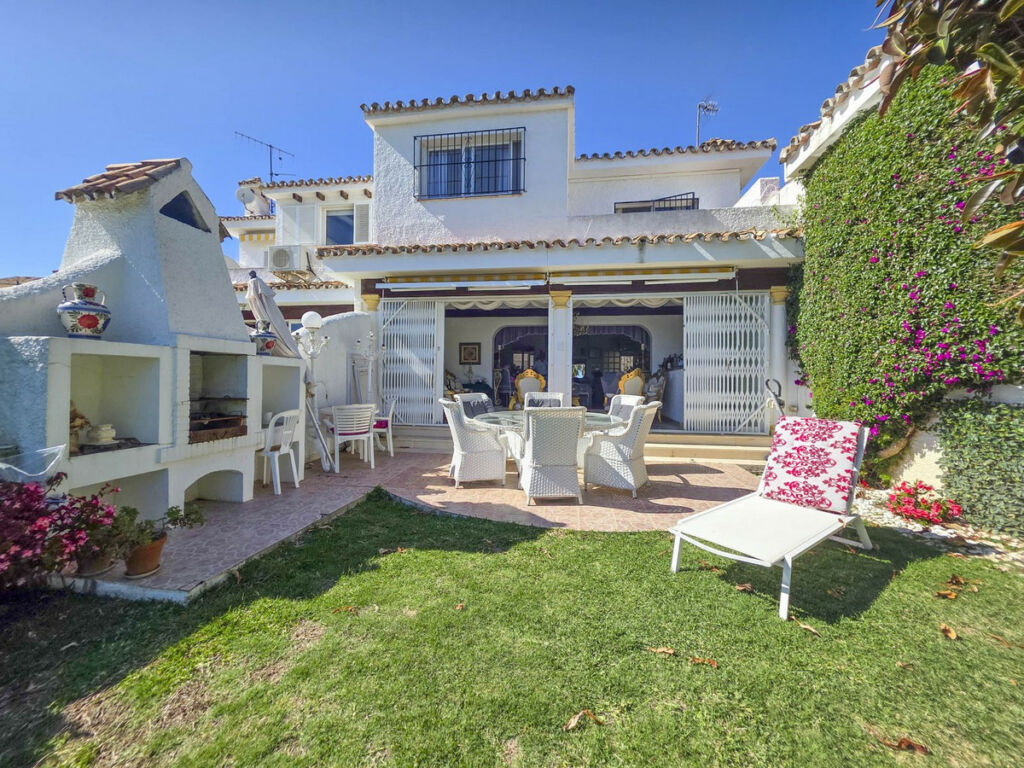 Townhouse El Paraiso Málaga - image 3