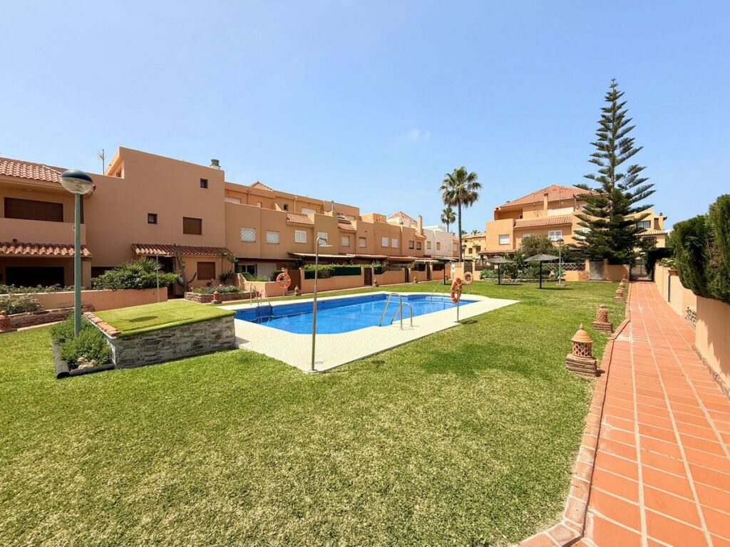 Townhouse Casares Playa Málaga - image 3