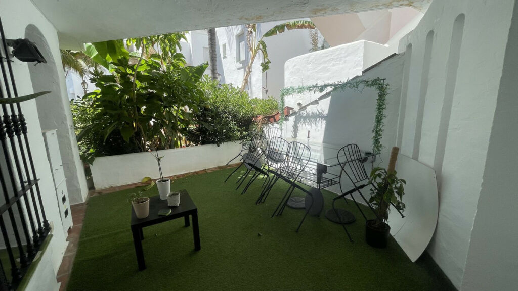 Ground Floor Apartment Nueva Andalucía Málaga - image 3