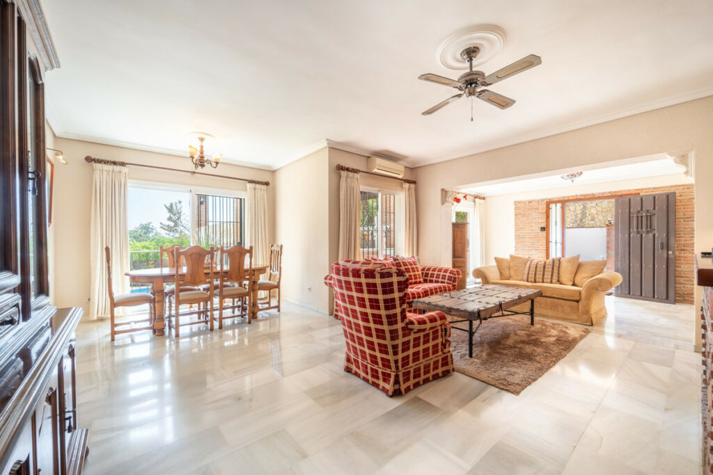 Detached Villa El Rosario Málaga - image 3