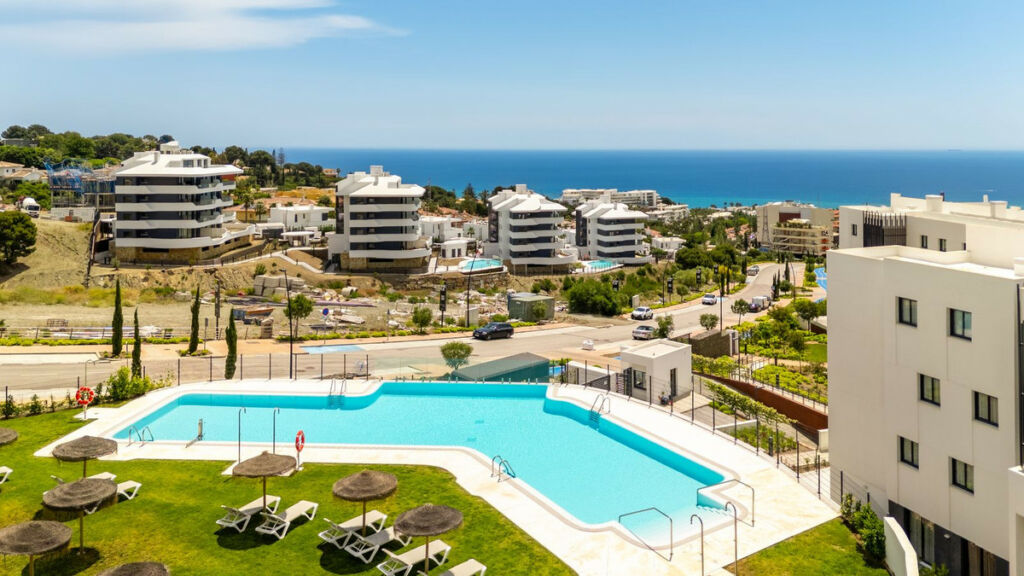 Middle Floor Apartment Fuengirola Málaga - image 3
