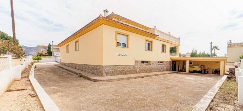 Detached Villa La Nucia Alicante - image 4