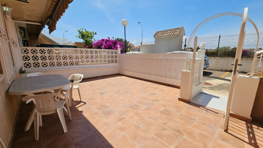 Bungalow Torrevieja Alicante - image 3