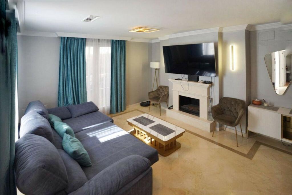 Townhouse Aloha Málaga - image 3