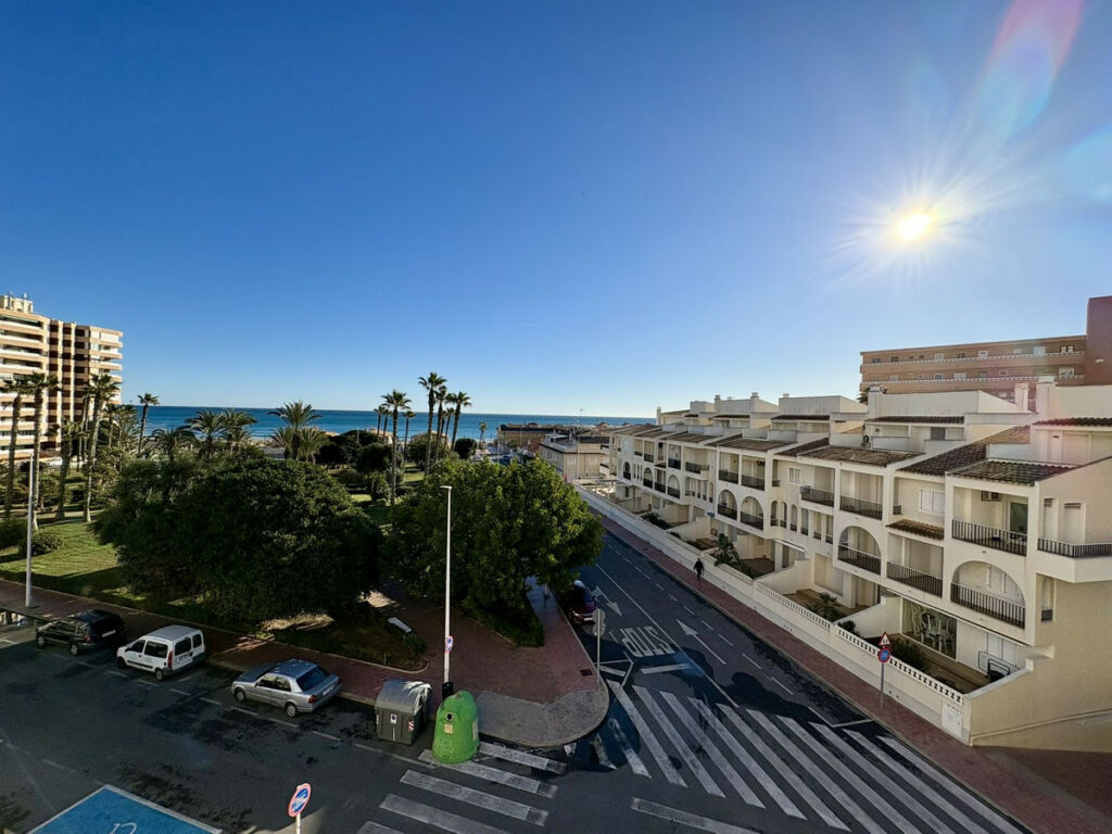 Middle Floor Apartment La Mata Alicante - image 3