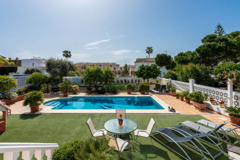 Detached Villa San Pedro de Alcántara Málaga - image 3