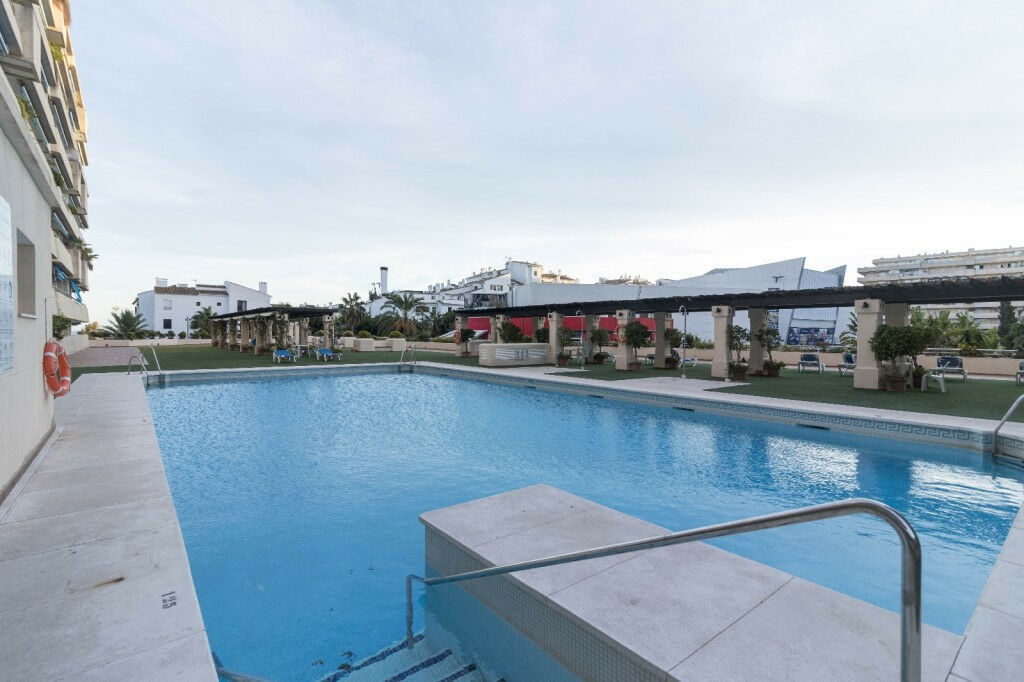 Middle Floor Apartment Puerto Banús Málaga - image 16