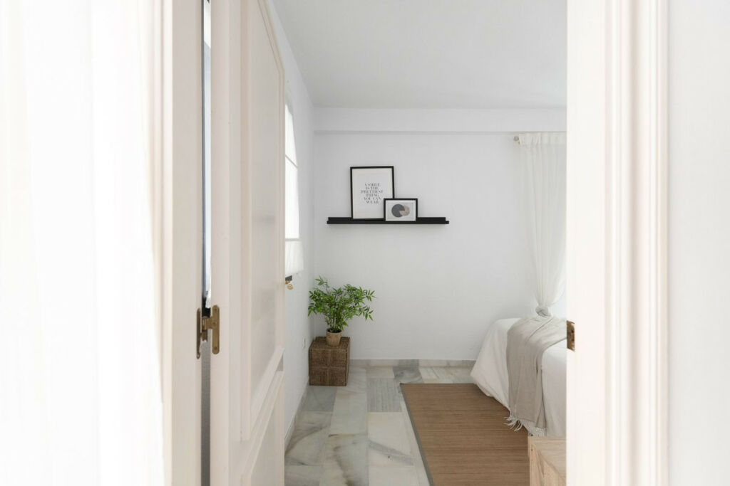Middle Floor Apartment Puerto Banús Málaga - image 3