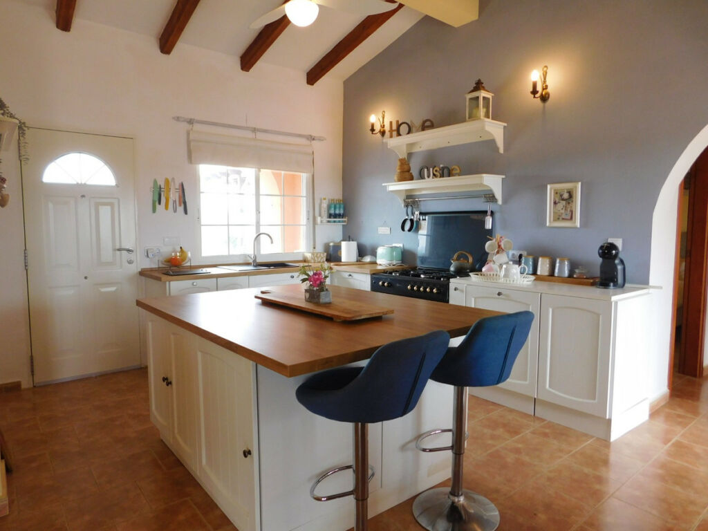 Detached Villa Dolores Alicante - image 3