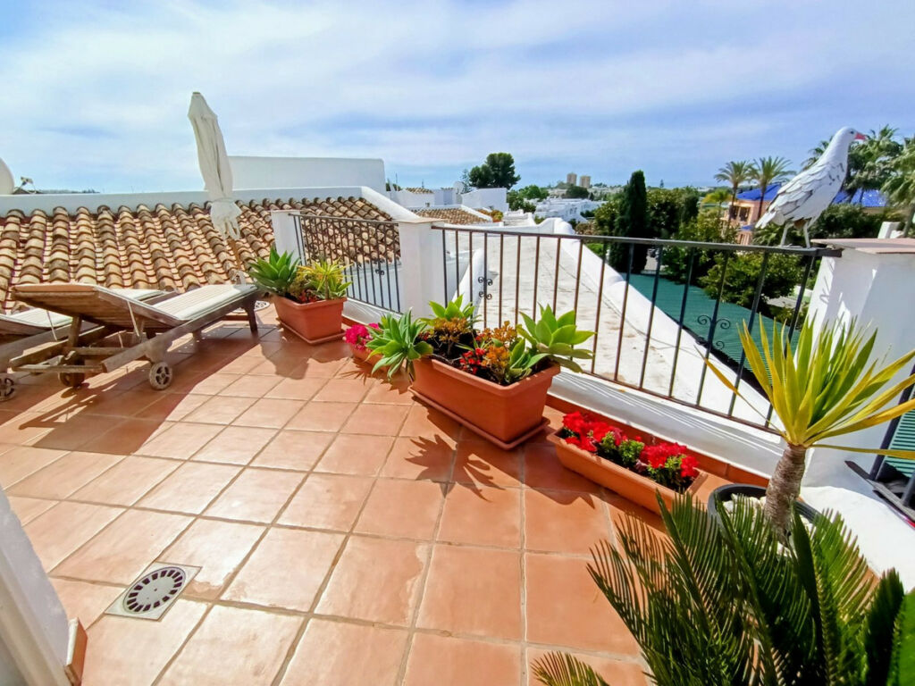 Penthouse Nueva Andalucía Málaga - image 3