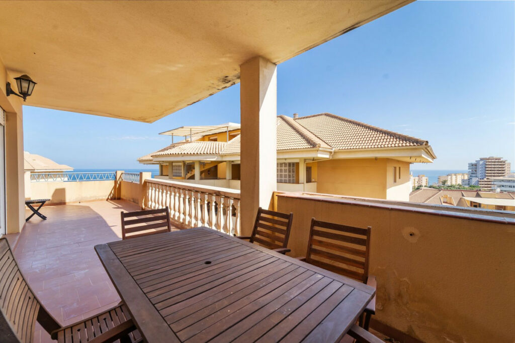 Middle Floor Apartment Fuengirola Málaga - image 4