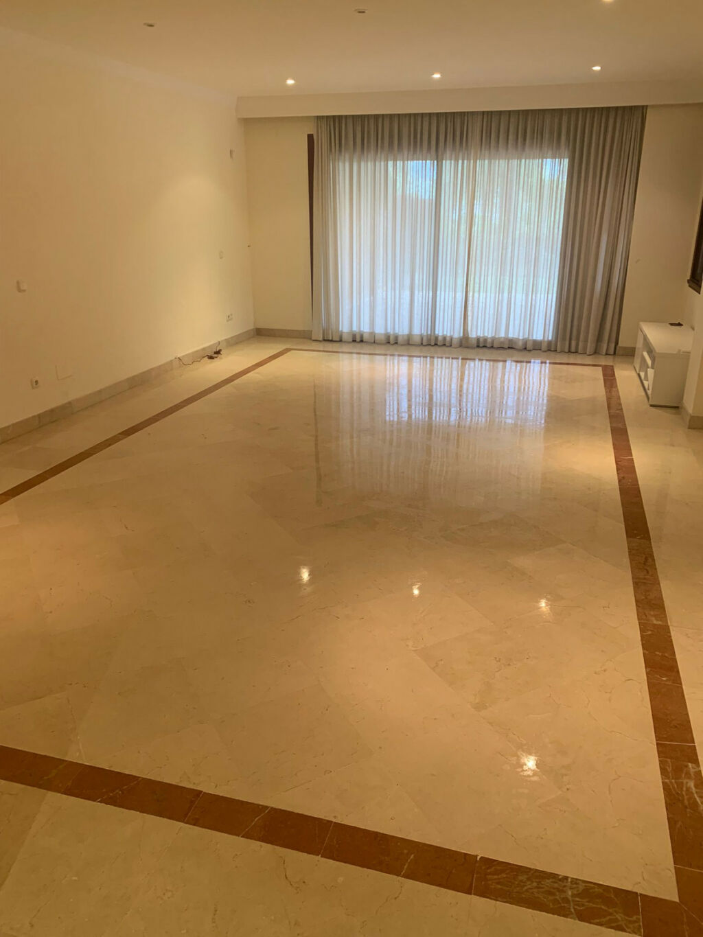 Ground Floor Apartment Bahía de Marbella Málaga - image 3