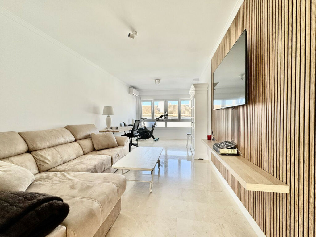 Middle Floor Apartment Fuengirola Málaga - image 2