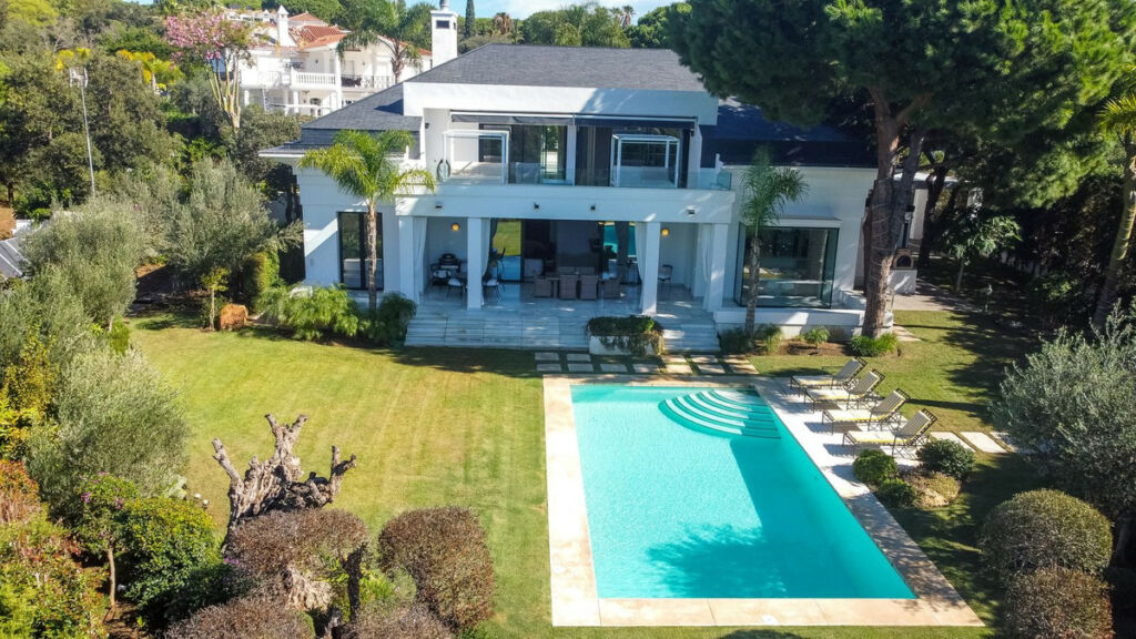 Detached Villa Hacienda Las Chapas Málaga - image 3