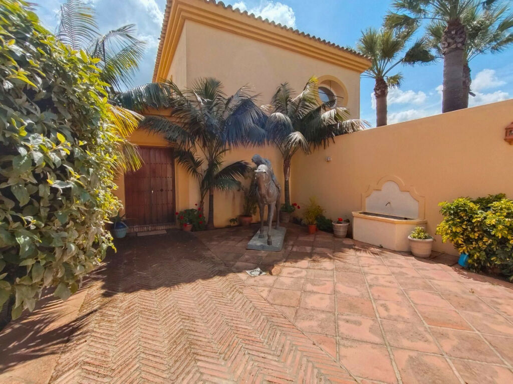 Detached Villa Sotogrande Alto Cádiz - image 3