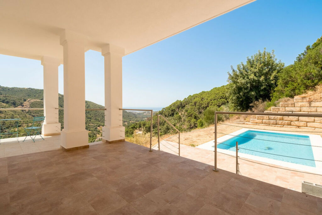 Detached Villa Benahavís Málaga - image 3