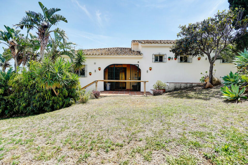 Detached Villa La Capellania Málaga - image 3