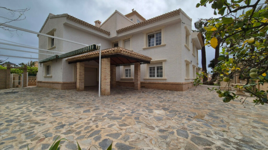 Detached Villa Orihuela Alicante - image 3