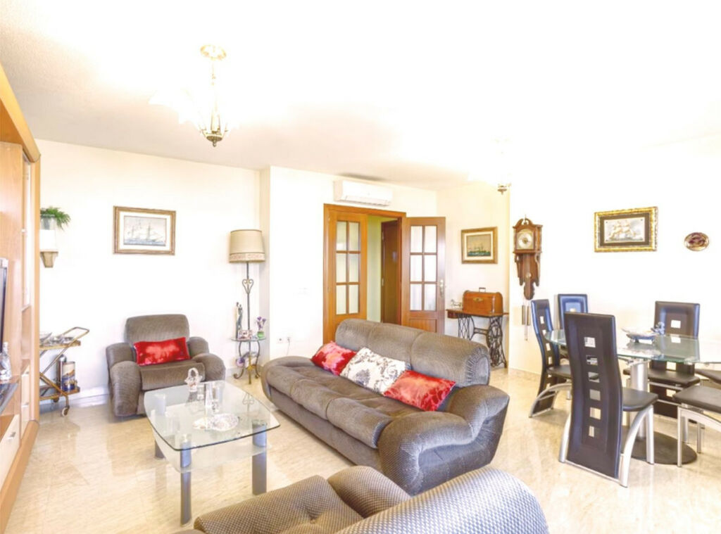 Middle Floor Apartment Fuengirola Málaga - image 3