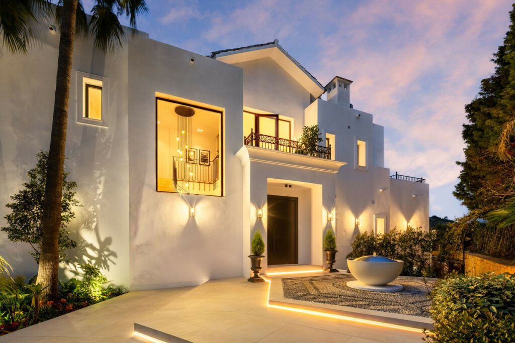 Detached Villa Los Arqueros Málaga - image 3