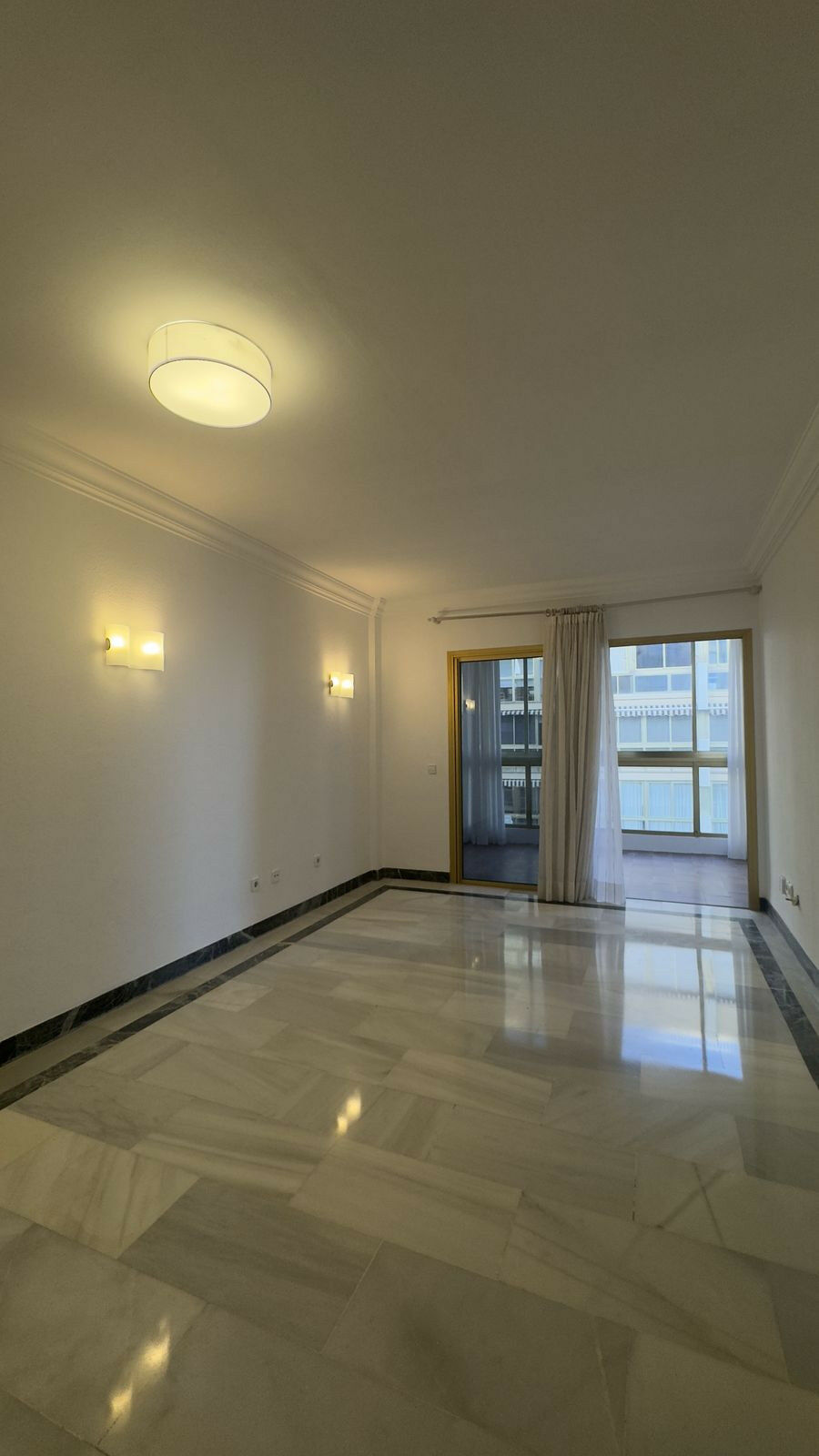 Middle Floor Apartment Marbella Málaga - image 3