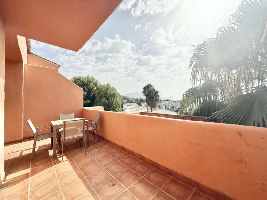 Top Floor Apartment Benahavís Málaga - image 3