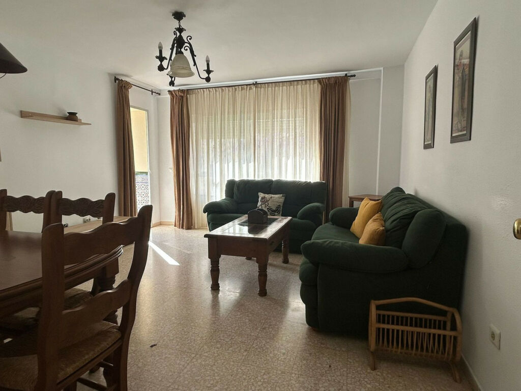 Middle Floor Apartment Estepona Málaga - image 3
