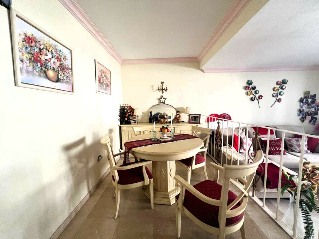 Middle Floor Apartment El Paraiso Málaga - image 3