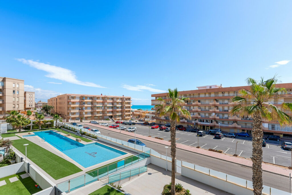 Middle Floor Apartment Guardamar del Segura Alicante - image 3