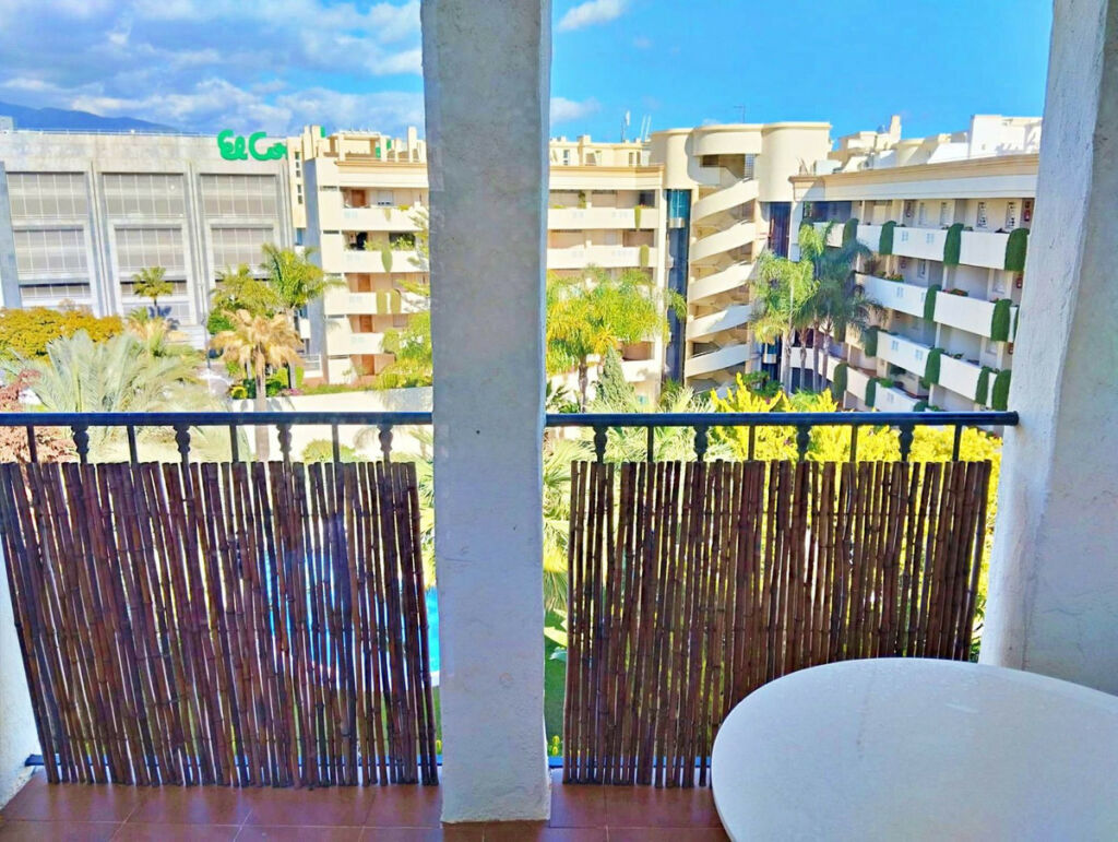 Middle Floor Studio Puerto Banús Málaga - image 5